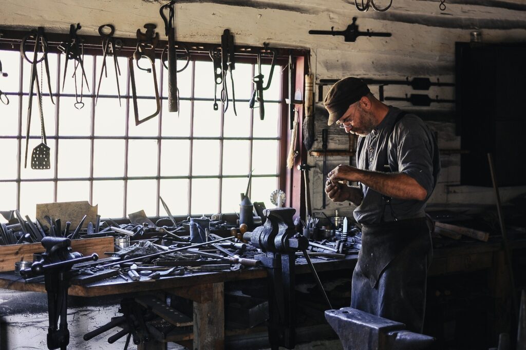 Artisan dans son atelier